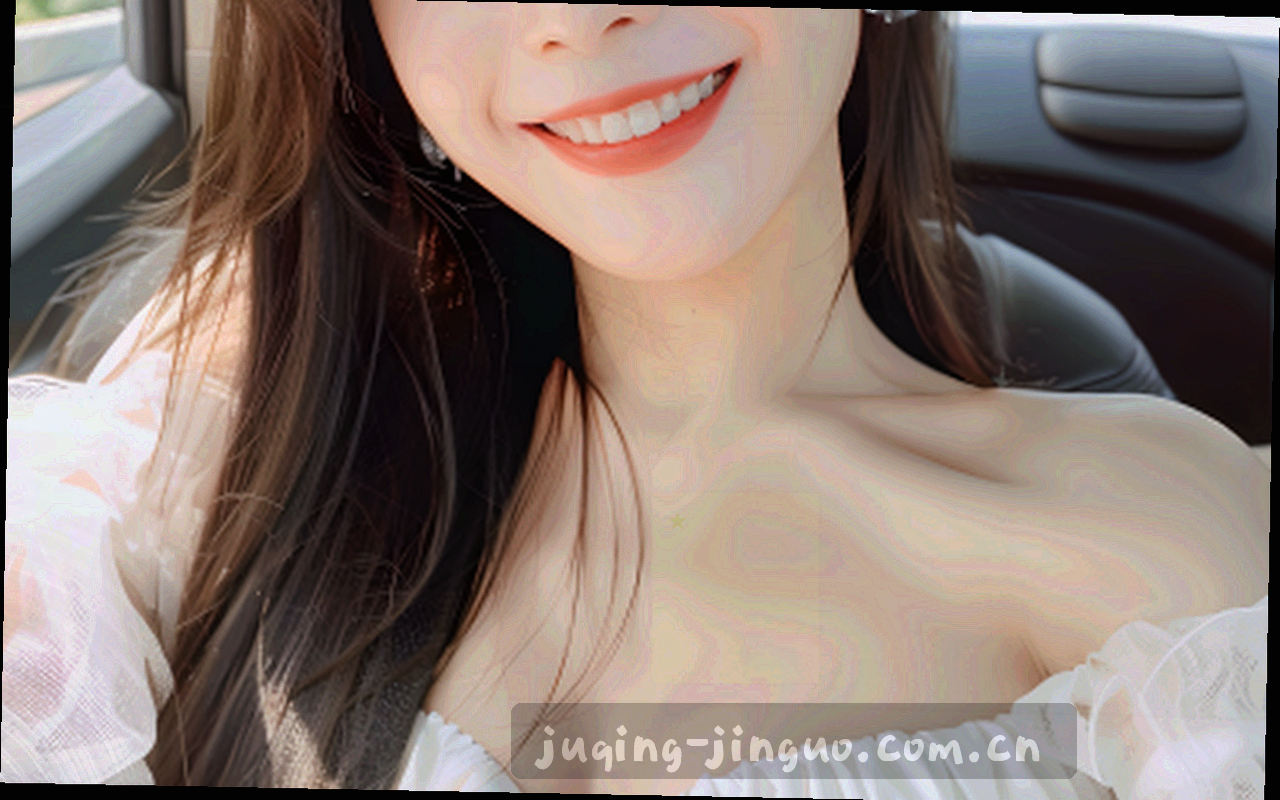 旧羊皮纸般的淡黄色纹理，纸面上散布细微纤维与浅淡斑驳